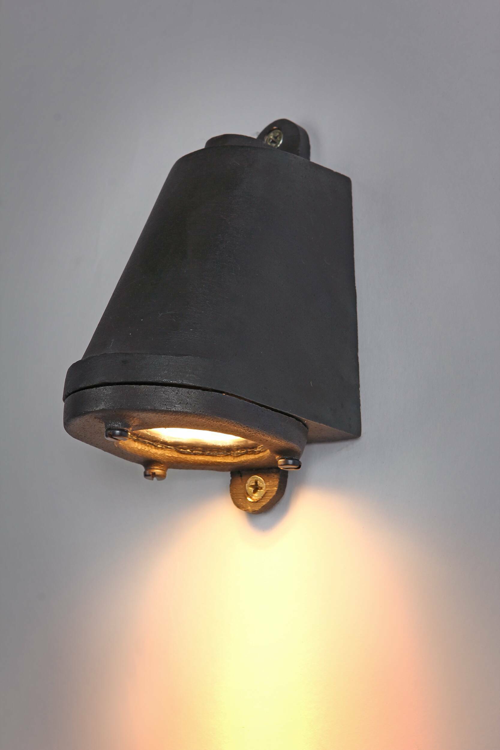 Настенный светильник Mast Light